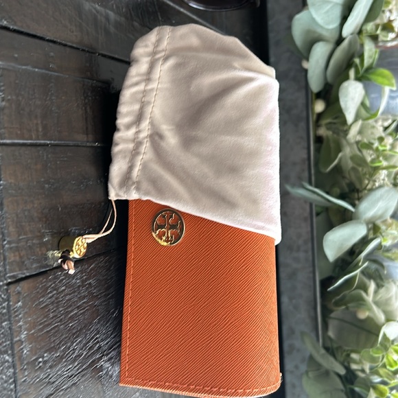 Tory Burch sunglassses - Picture 3 of 3